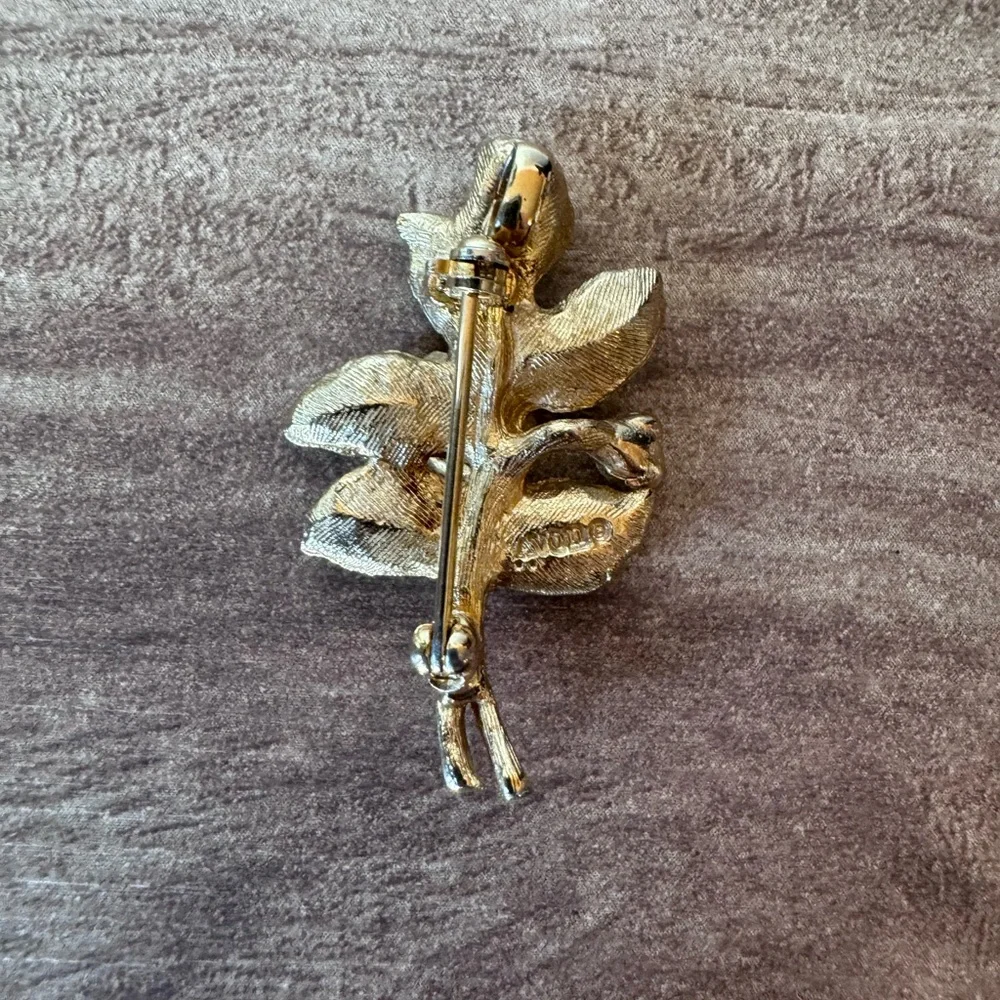 Avon Pin Brooch Gold Toned Roses And Leaves Vintage Collectibles Classic